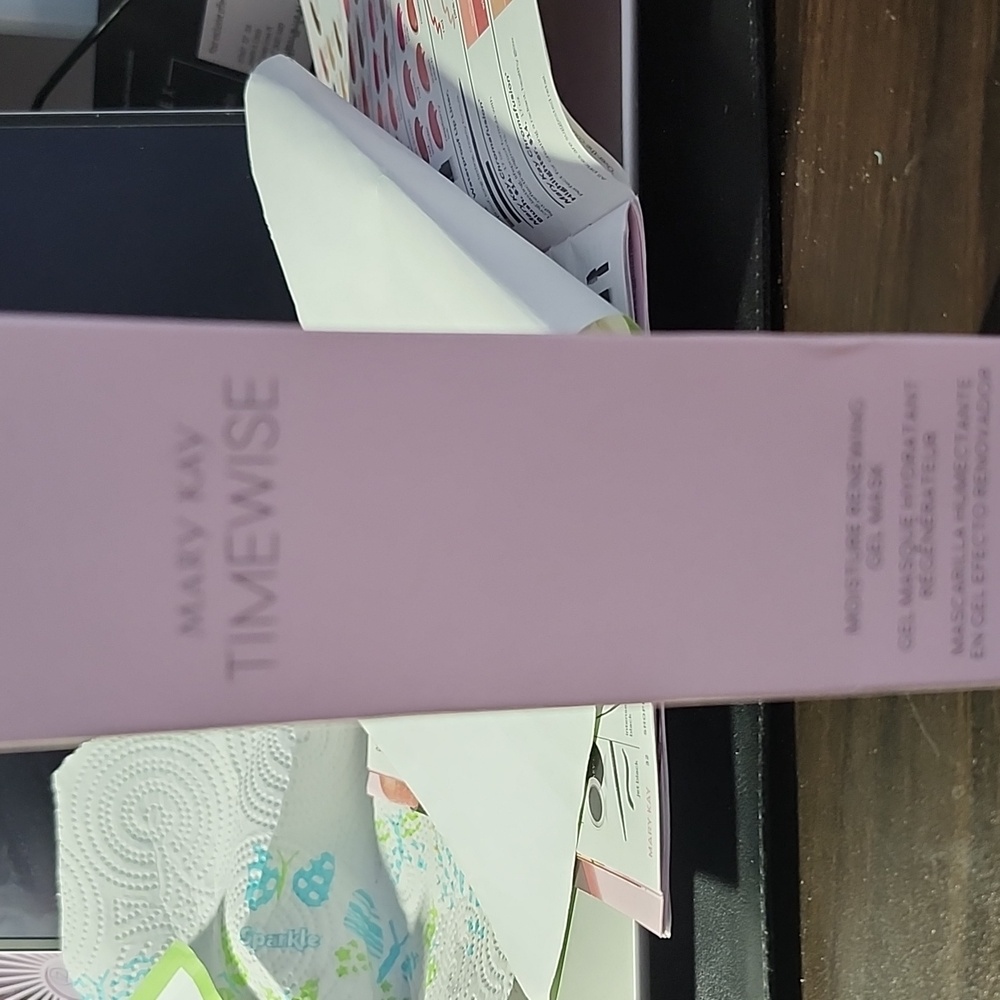 Mary Kay moisturizer renewing gel mask dry to oily skin